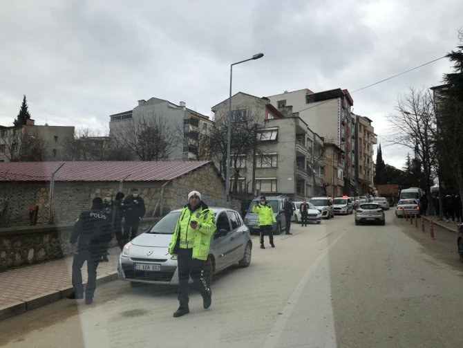 Bilecik’te Otomobil Aynası Çarpan Lise Öğrencisi Yaralandı