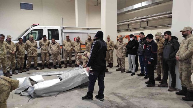 Bingöl Afad, Koruculara Çadır Kurma Eğitimi Veriyor