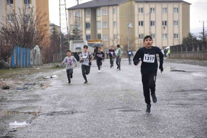 Bingöl’de 93 Sporcu Şampiyonluk İçin Ter Döktü