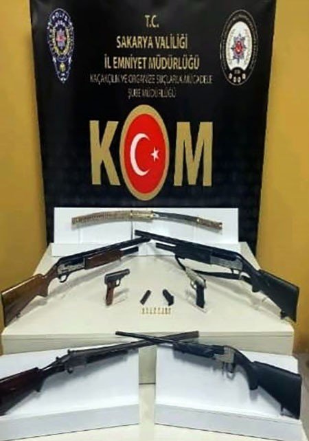 Polis Ekiplerince 90 Santimetre Uzunluğunda Kılıç Ele Geçirildi
