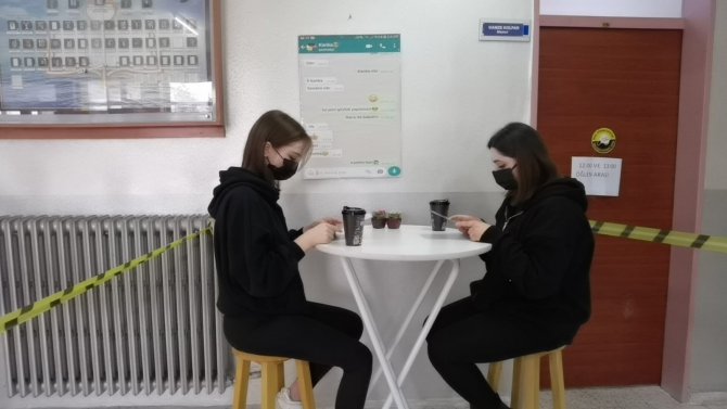 Öğrenciler 40 Dakika Hareketsiz Durarak Mesaj Verdiler