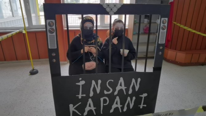 Öğrenciler 40 Dakika Hareketsiz Durarak Mesaj Verdiler