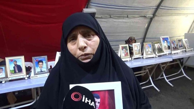 Evlat Nöbetindeki Gözü Yaşlı Anneden Oğluna Çağrı: “Artık Dayanamıyorum Yavrum Ne Olursun Dön Gel”