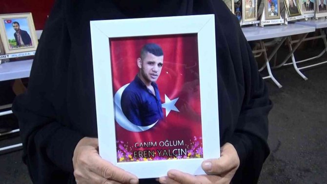 Evlat Nöbetindeki Gözü Yaşlı Anneden Oğluna Çağrı: “Artık Dayanamıyorum Yavrum Ne Olursun Dön Gel”