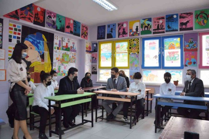 Atıklardan Kütüphane Kurdular