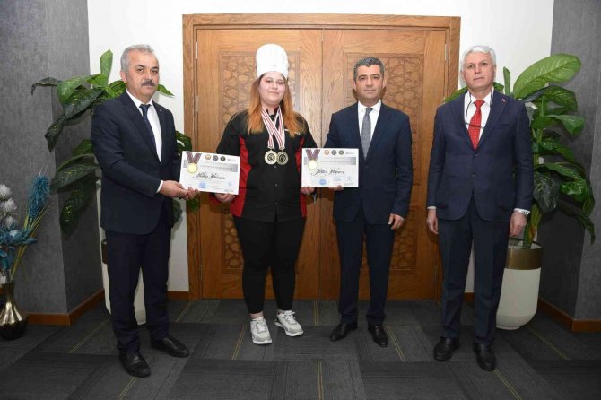 Genç Aşçı Uluslararası Yarışmalarda 3 Altın Ve 1 Gümüş Madalya Kazandı