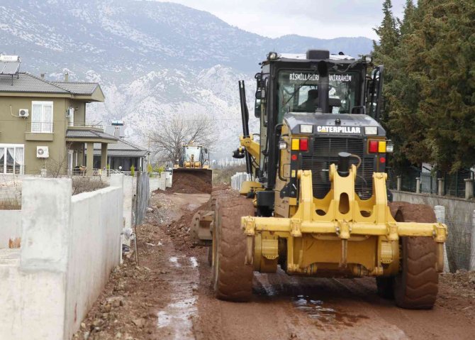 Döşemealtı’nda Yeni Yollar Hizmete Giriyor