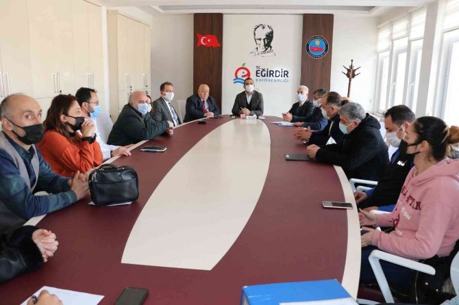 Eğirdir’de Heyelan Riski Altındaki Sağlık Ocağı Evlerine Tahliye Kararı
