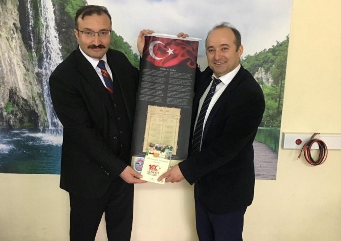 Emet Belediyesi Öğrencilere “Milli Mücadele Hatıralarım” İsimli Kitap Hediye Etti