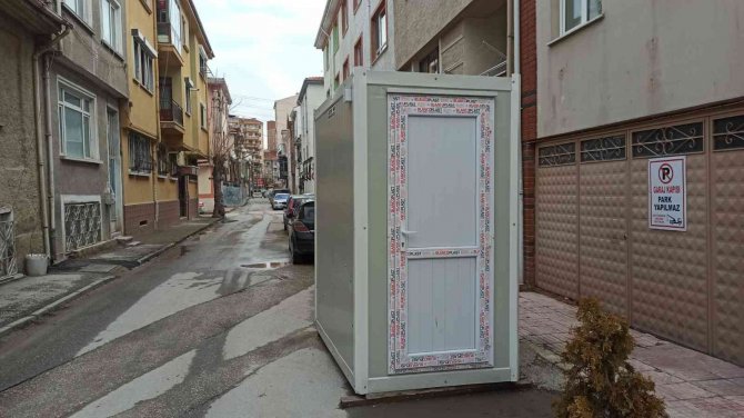 Kimse Ne Olduğunu Bilmiyor