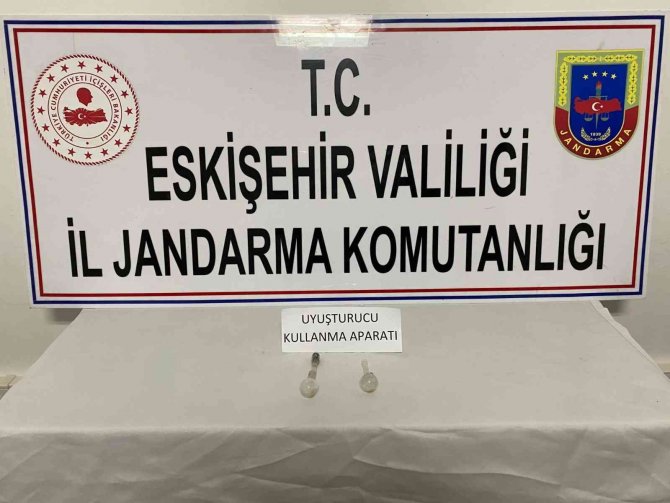 Uyuşturucu Madde Kullanma Aparatlarını Jandarmadan Saklamaya Çalıştılar