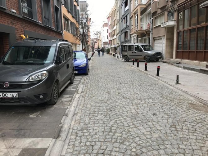 Kaldırımları Vatandaştan Çok Araçlar Kullanıyor