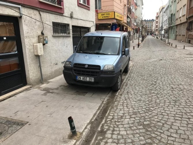 Kaldırımları Vatandaştan Çok Araçlar Kullanıyor