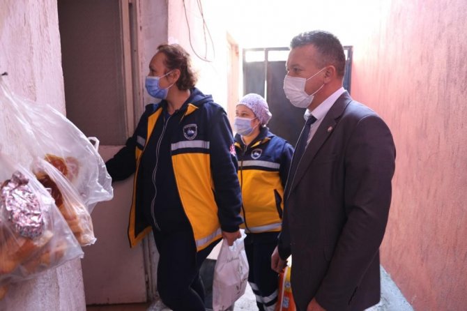 Burhaniye’de Evde Bakım Hizmeti Devam Ediyor