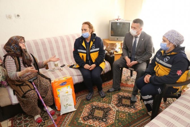 Burhaniye’de Evde Bakım Hizmeti Devam Ediyor