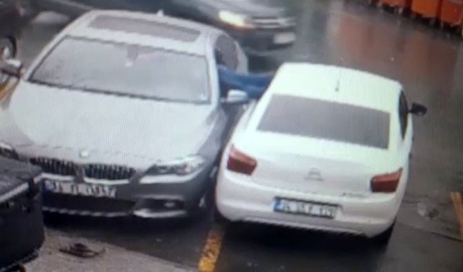 Eyüpsultan’da Lüks Otomobilden 50 Bin Tl Değerindeki ‘Hayalet Gösterge’ Hırsızlığı