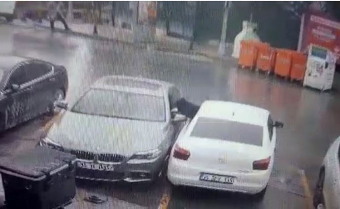 Eyüpsultan’da Lüks Otomobilden 50 Bin Tl Değerindeki ‘Hayalet Gösterge’ Hırsızlığı
