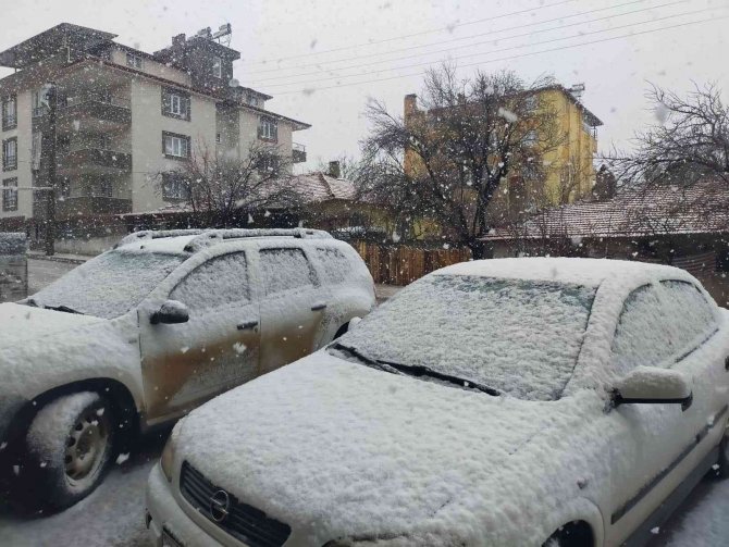 Denizli Baharı Kar İle Karşılandı