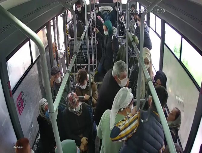 Otobüste Fenalaşan Kadına Yolcular Müdahale Etti, Şoför Hastaneye Yetiştirdi