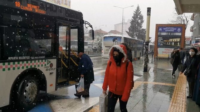 Isparta’ya Kar Yağışı Başladı