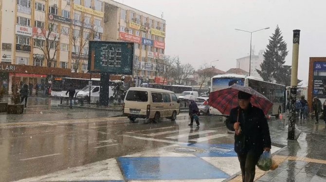 Isparta’ya Kar Yağışı Başladı