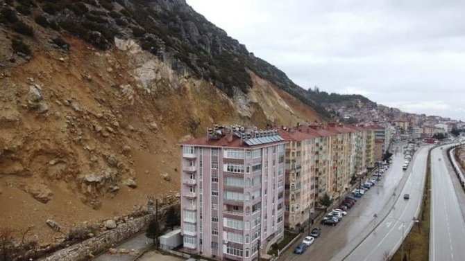 Eğirdir’de Heyelan Riski Altındaki Sağlık Ocağı Evlerine Tahliye Kararı