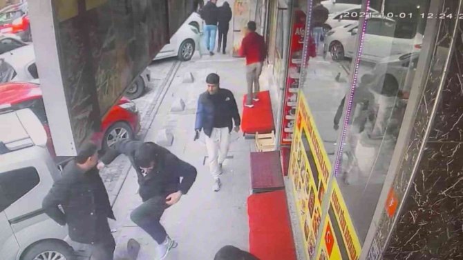 Husumetlisine Sokak Ortasında Ateş Açtı, Saldırı Anı Kameraya Yansıdı