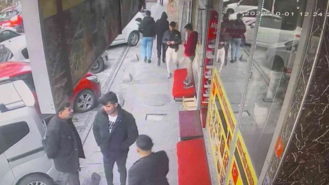 Husumetlisine Sokak Ortasında Ateş Açtı, Saldırı Anı Kameraya Yansıdı