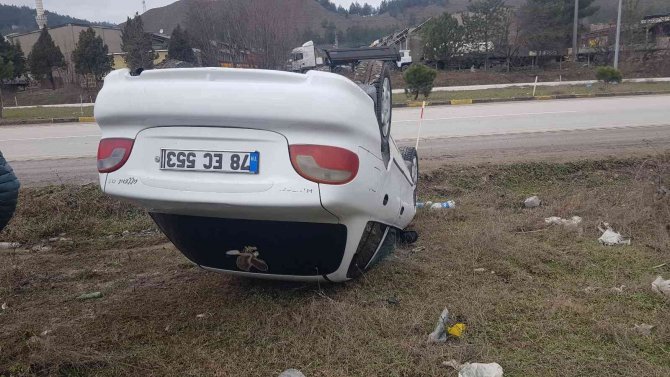 Köpeğe Çarpmamak İçin Yaptığı Manevra Sonrası Otomobiliyle Takla Attı
