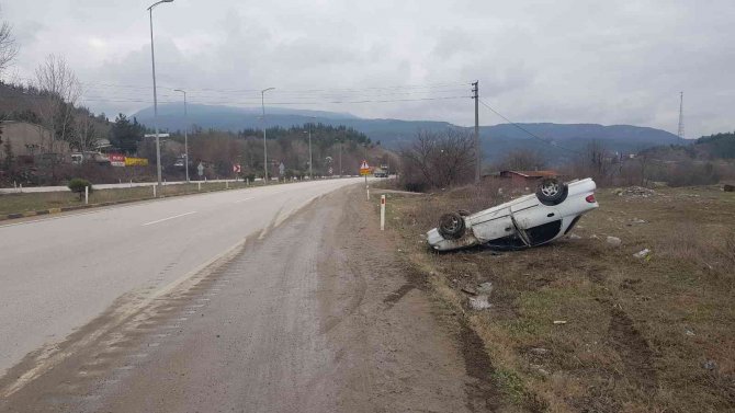 Köpeğe Çarpmamak İçin Yaptığı Manevra Sonrası Otomobiliyle Takla Attı