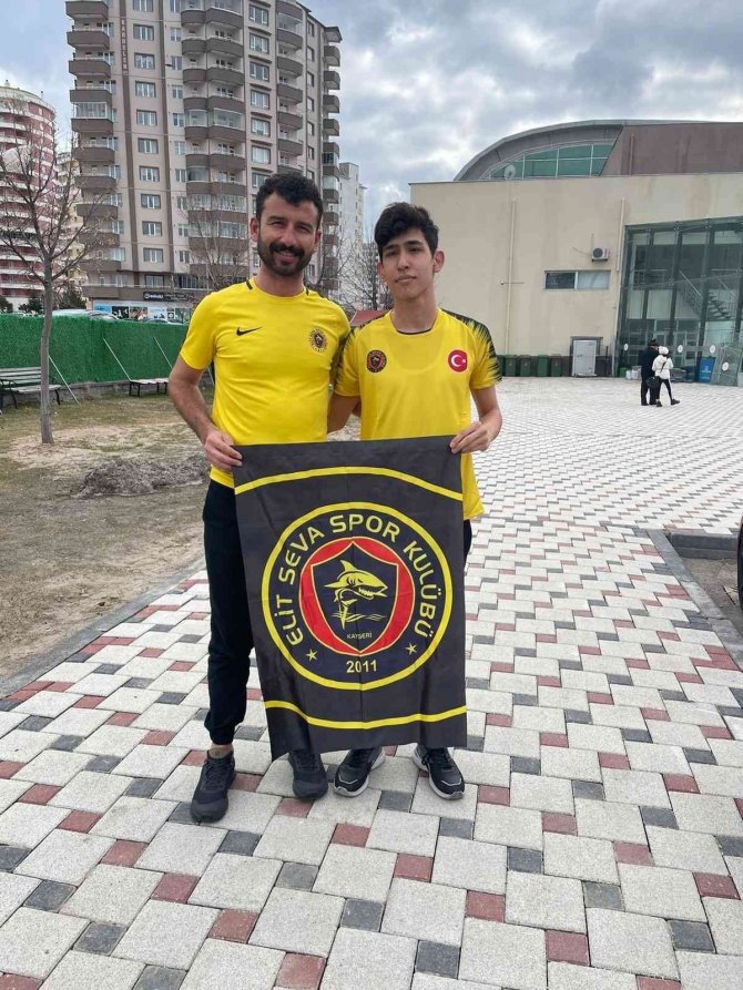 Kayserili Sporcular, İ̇şitme Engelliler Yüzme’de 11 Madalya Kazandı