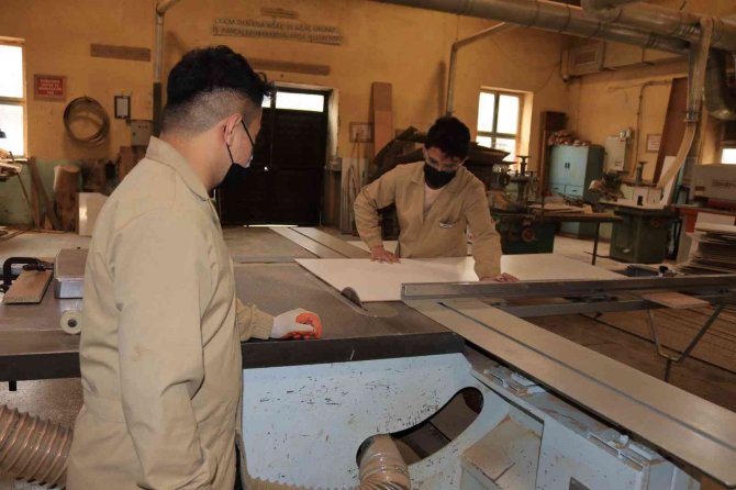 Fabrika Değil, Meslek Lisesi