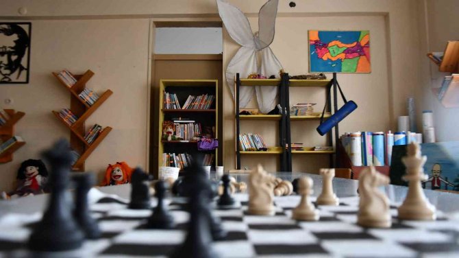 Söke’deki Okul Kütüphanesinin Tüm Malzemeleri Geri Dönüşümden