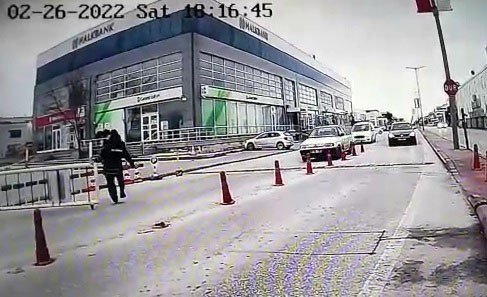 Kaçan Sürücüyü Durdurmak İsterken Canından Oluyordu