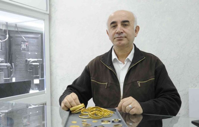 Altın Tasarruf Sistemi Devrede, Kuyumcular Yastıkaltı Altınları Teslim Alıyor