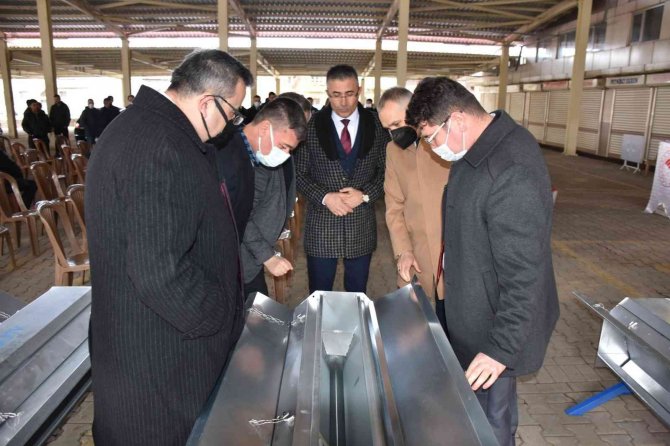 Kırkağaç’ta Otomatik Kuzu Yemlik Dağıtım Töreni Yapıldı