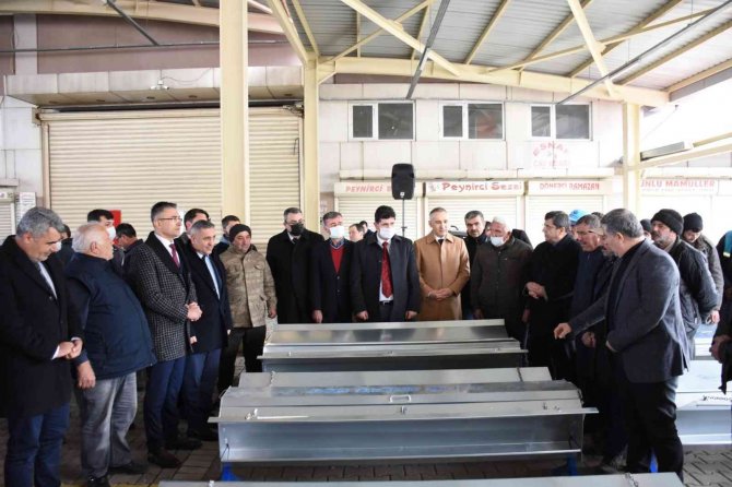 Kırkağaç’ta Otomatik Kuzu Yemlik Dağıtım Töreni Yapıldı