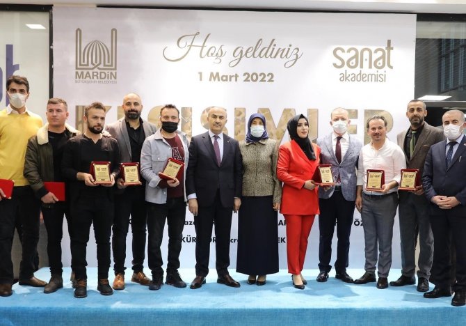 ‘Kesişimler Karma Resim Sergisi’ Sanatseverlerle Buluştu