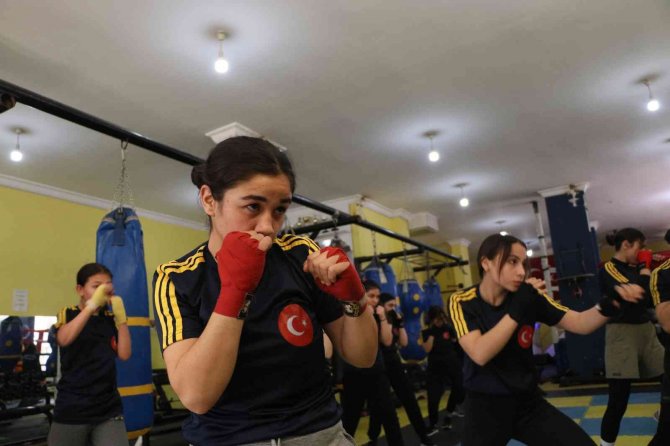 ’Altın Yumruk’ Pınar’ın Hedefi Avrupa Şampiyonluğu