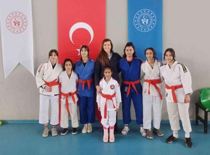 Rekortmen Sporcudan Judoculara Ziyaret