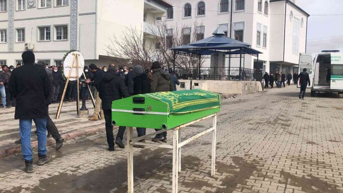 Kalp Krizi Sonucu Vefat Eden Okul Müdürü Son Yolculuğuna Uğurlandı