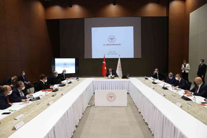 Bakan Koca, Kovid-19 Salgınında Alınan Yeni Kararları Açıkladı