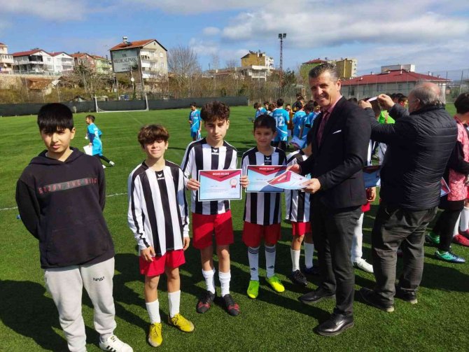 Sinop’ta Küçük Futbolcular Derecelerini Aldı