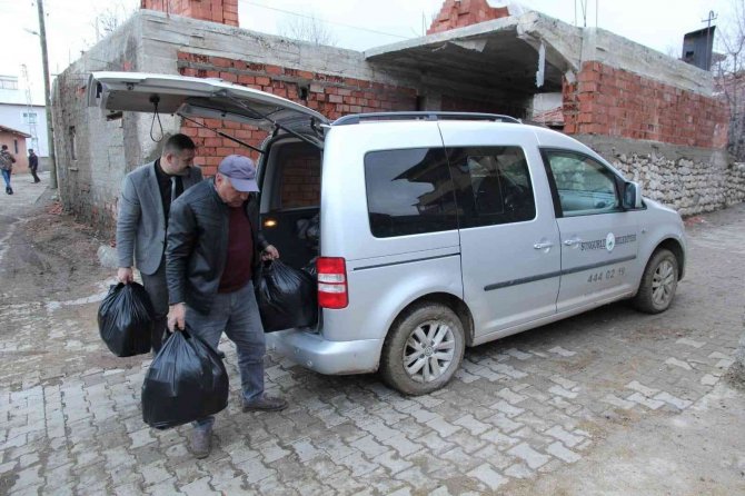 Sungurlu Belediyesi’nden Esme Köyüne Gıda Yardımı