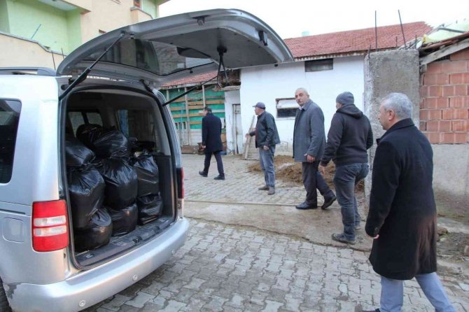 Sungurlu Belediyesi’nden Esme Köyüne Gıda Yardımı
