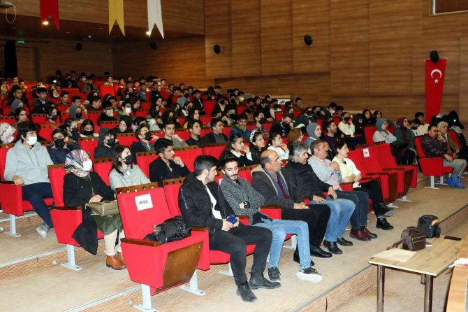 Van Büyükşehir Belediyesinden Şiir Dinletisi