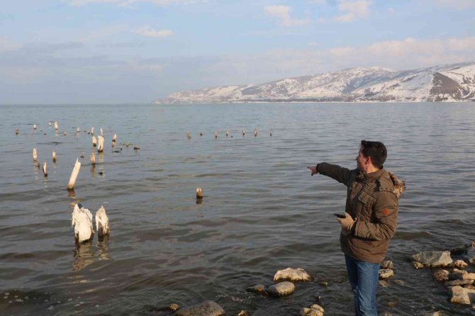 Van Gölü’nde Sular Çekilince 60 Yıllık İskele Gün Yüzüne Çıktı