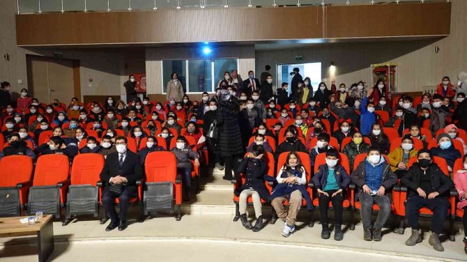 Erciş Belediyesinden Sinema Etkinliği