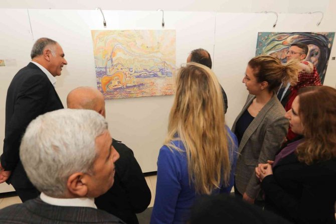 Van’da Sergi Açan Rus Ressam Kirillova: “Dünyada Barış İstiyorum”