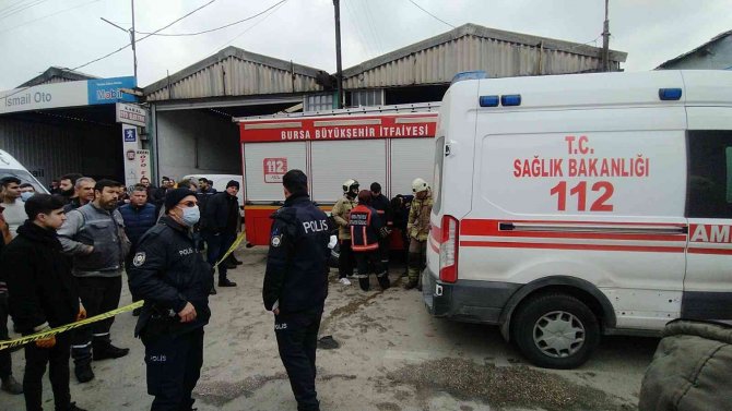 Hurda Deposunda Patlama: 2 Yaralı